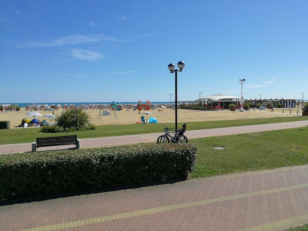 Condominio Simma Бибионе Экстерьер фото